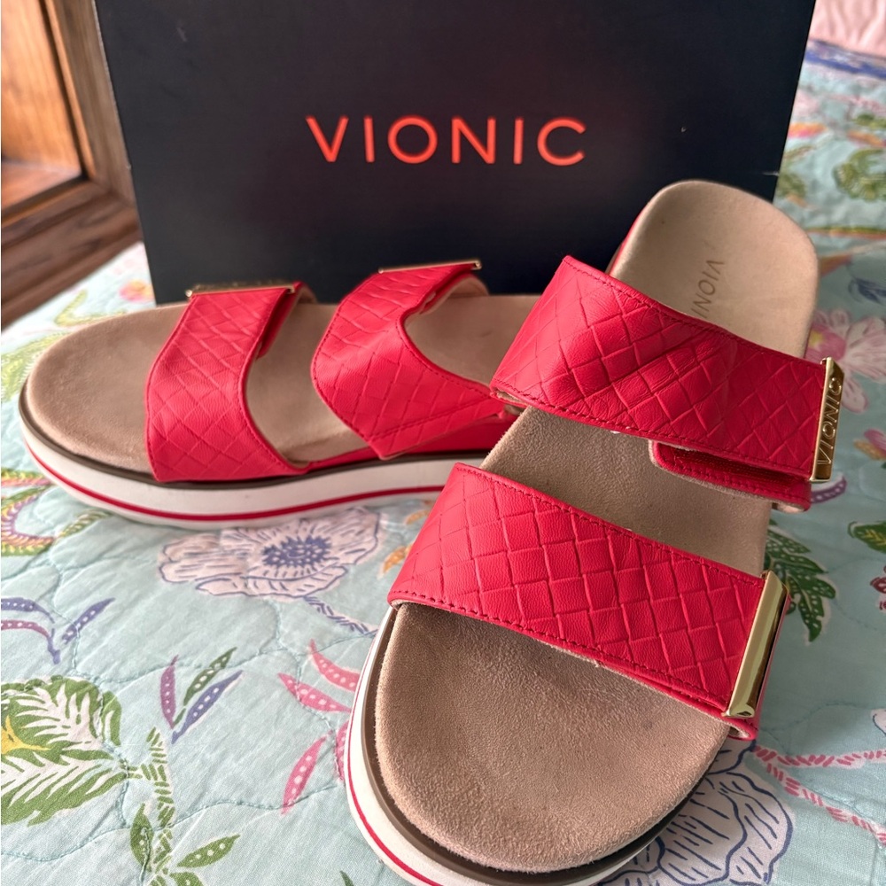 Vionic Women's Red Platform Sandels. 8.5